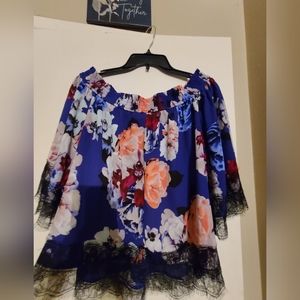 16. JENNIFER LOPEZ | BLUE FLORAL OFF THE SHOULDER SHIRT WITH LACE TRIM SIZE MED